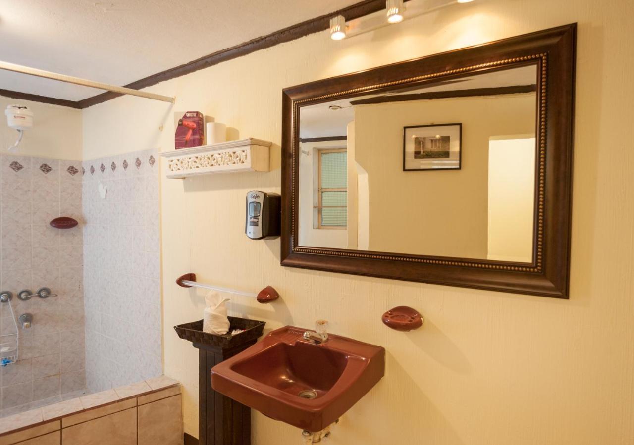 Hotel Vintage "Casa Las Flores" كويتزالتنانغو المظهر الخارجي الصورة