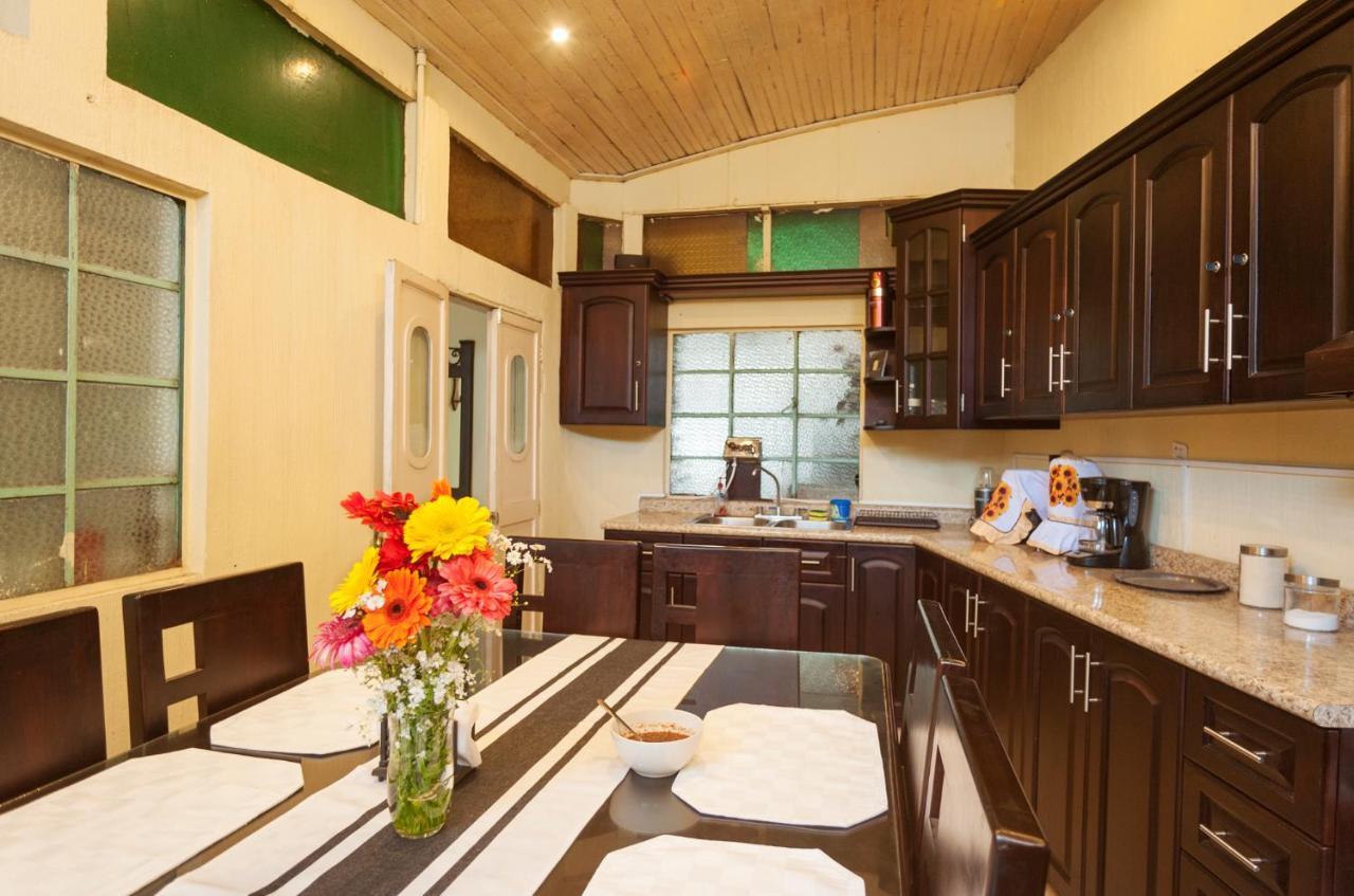 Hotel Vintage "Casa Las Flores" كويتزالتنانغو المظهر الخارجي الصورة