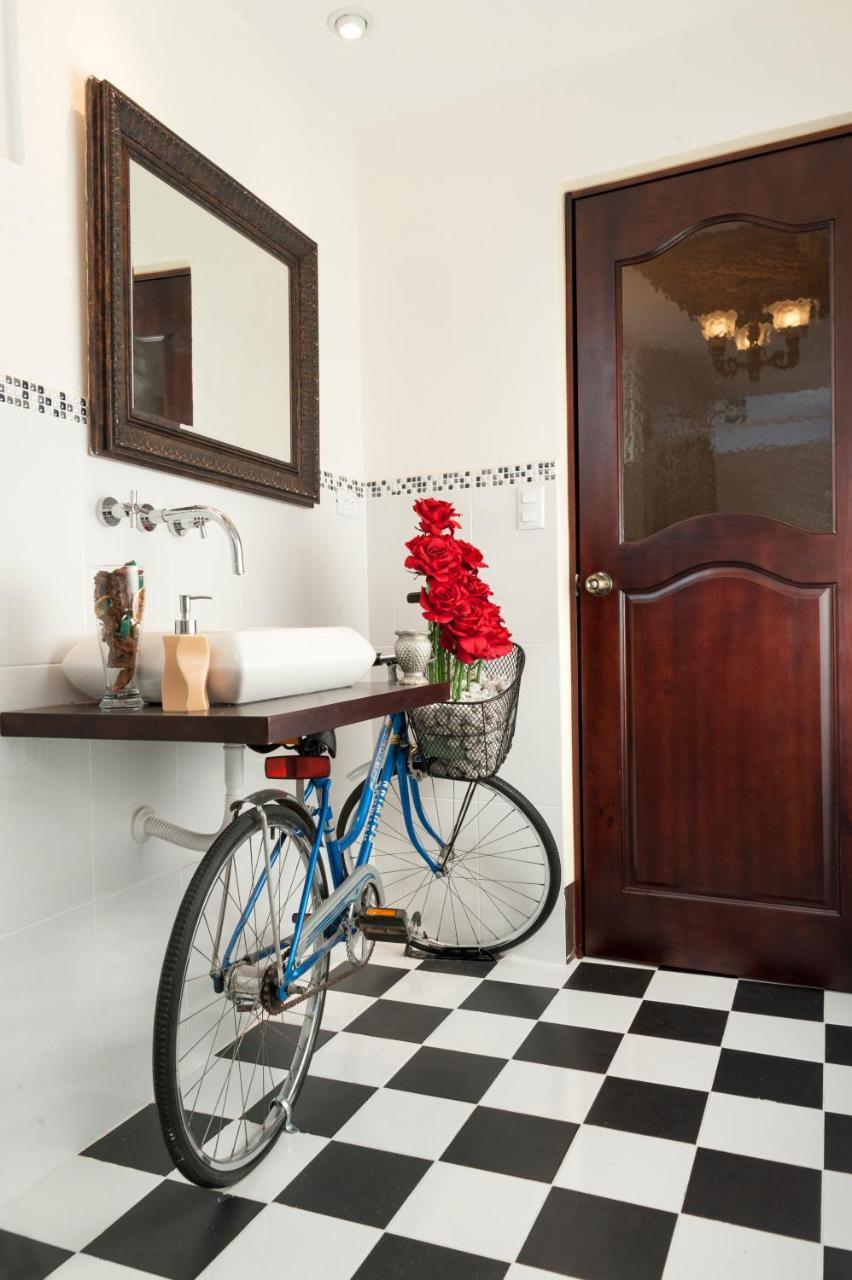 Hotel Vintage "Casa Las Flores" كويتزالتنانغو المظهر الخارجي الصورة
